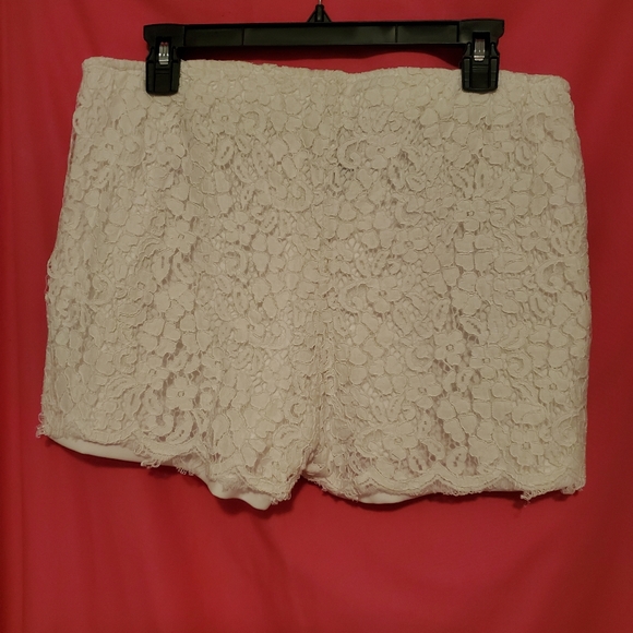 #1085 Charlotte Russe shorts - Picture 4 of 4